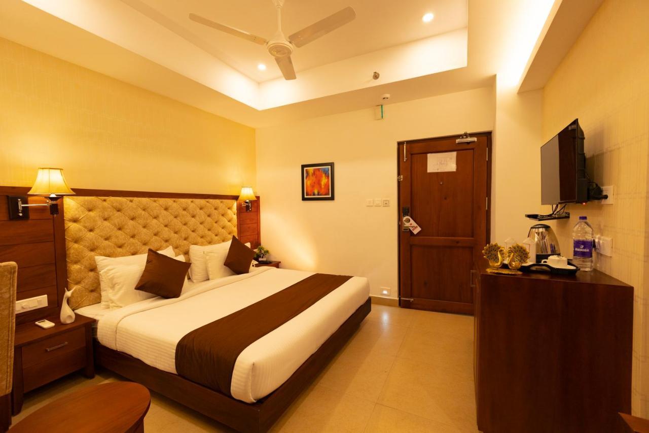Dev Residency Otel Thiruvananthapuram Dış mekan fotoğraf