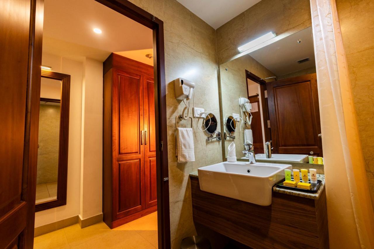 Dev Residency Otel Thiruvananthapuram Dış mekan fotoğraf