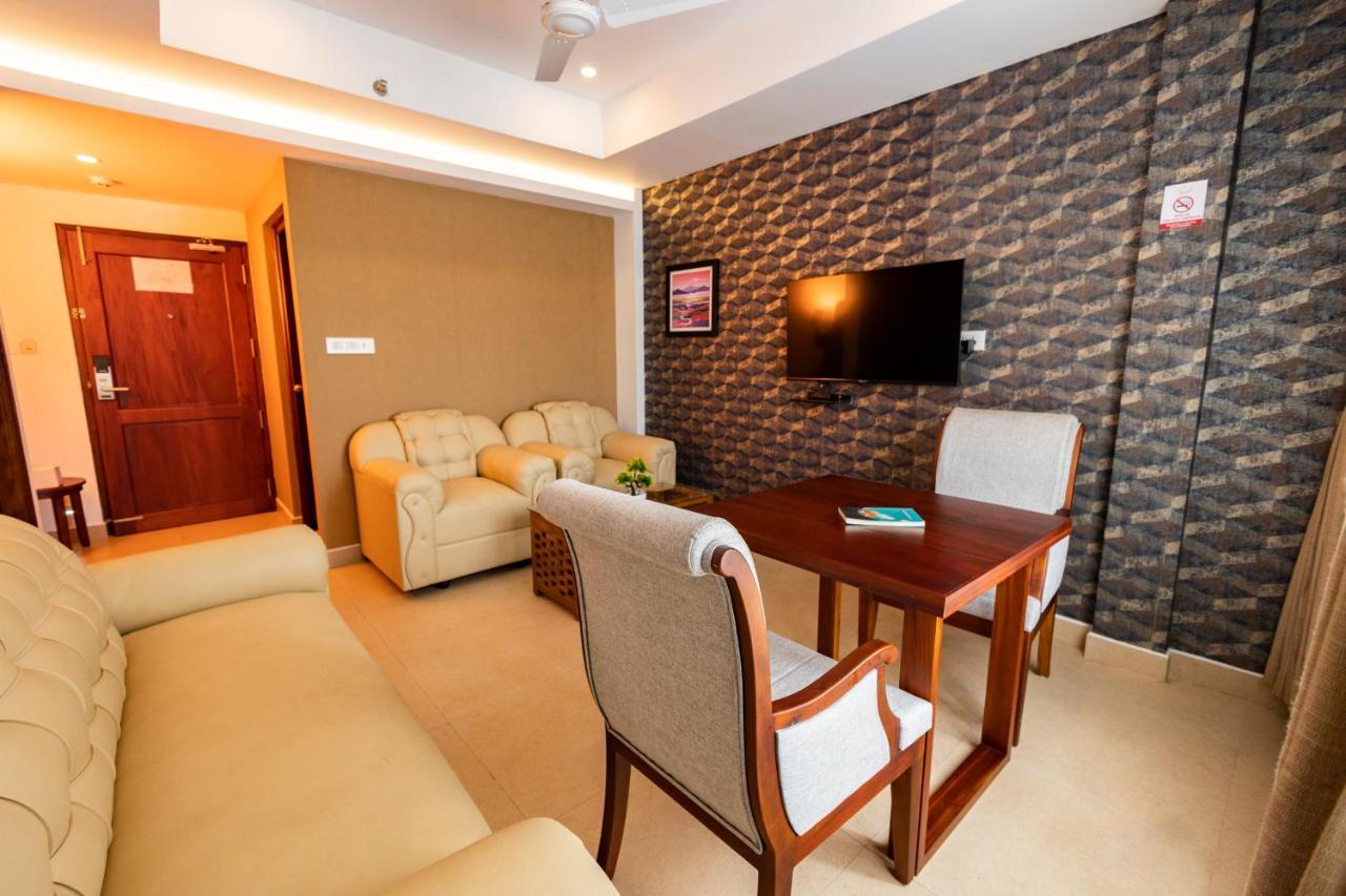 Dev Residency Otel Thiruvananthapuram Dış mekan fotoğraf