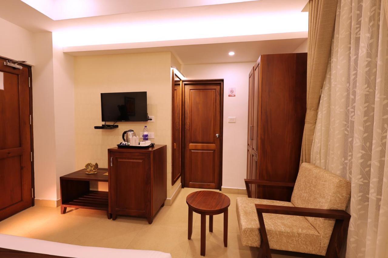 Dev Residency Otel Thiruvananthapuram Dış mekan fotoğraf
