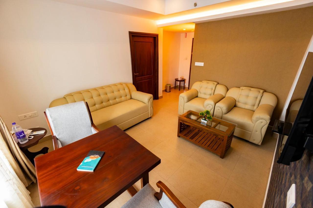 Dev Residency Otel Thiruvananthapuram Dış mekan fotoğraf