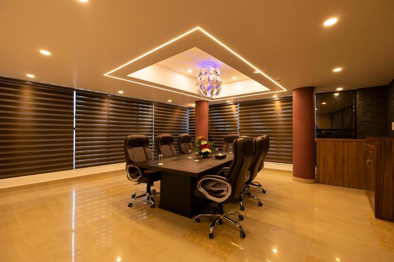 Dev Residency Otel Thiruvananthapuram Dış mekan fotoğraf